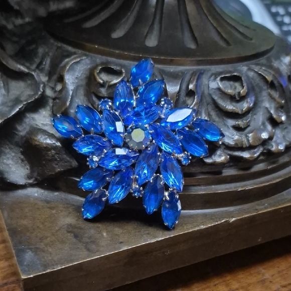 Source Unknown Jewelry - Vintage Blue Juliana Style Rhinestone Brooch Prong Set Flower Snowflake Star